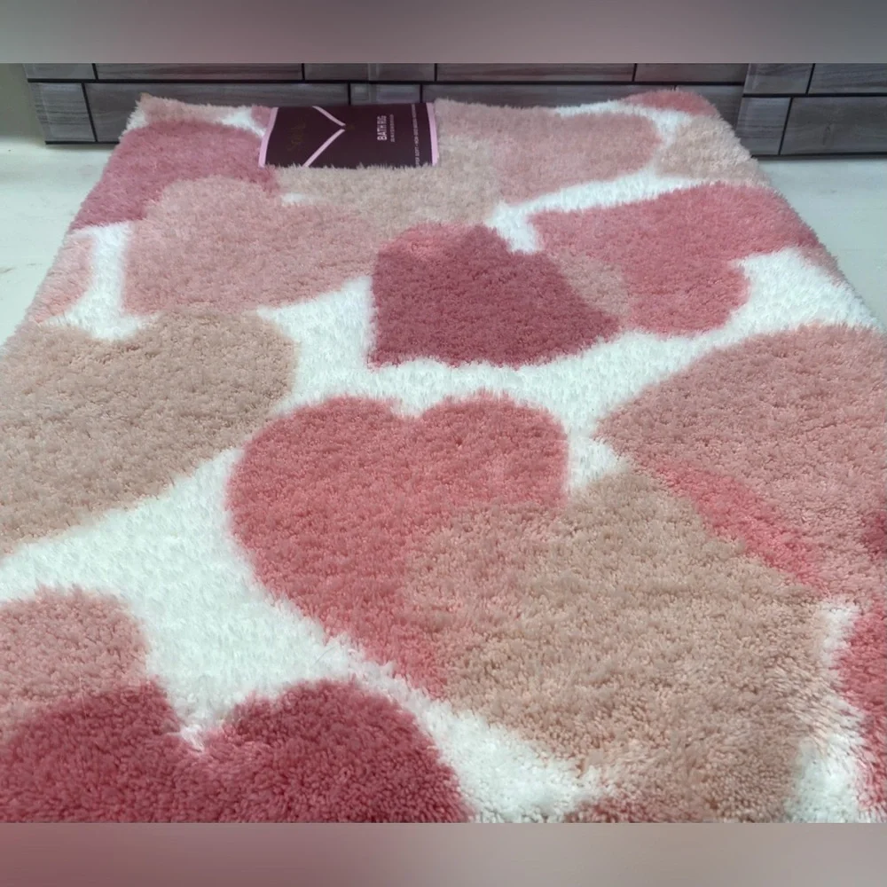 Solemates ❤️Heart Super Soft Cozy Bath Rug 20x32” Red/White NWT